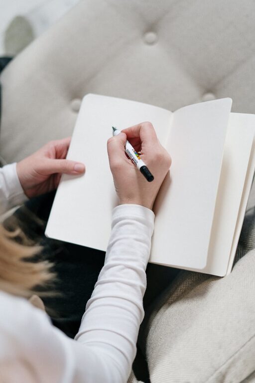The Benefits of Maintaining a Daily Journaling Habit for Personal Growth